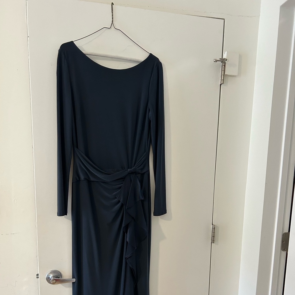 Stunning floor length gown - Ralph Lauren.  Barely worn.  Size 10.